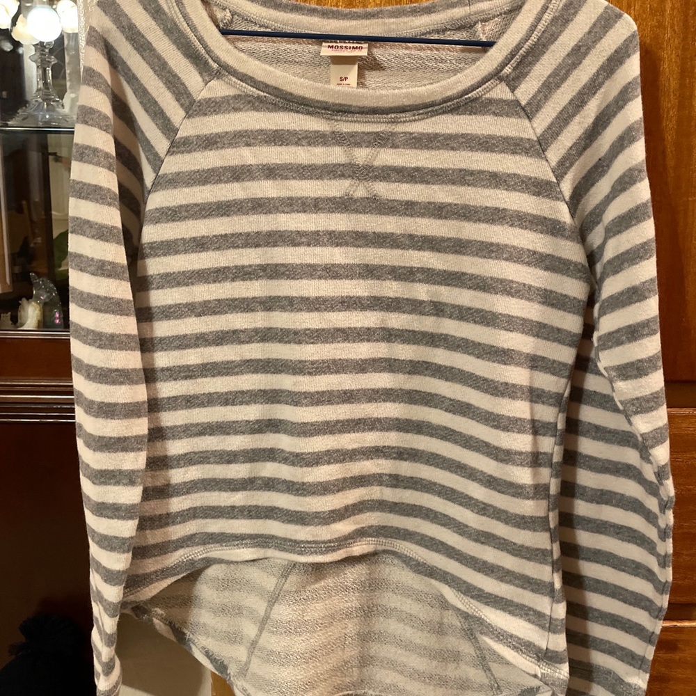 Mossimo Supply Co. size small/petite high low long sleeve sweater (white/gray)